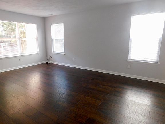 4th image of 2418 Beaufort Ave