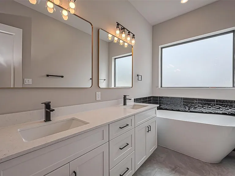1222 W 24th St — Photo 10