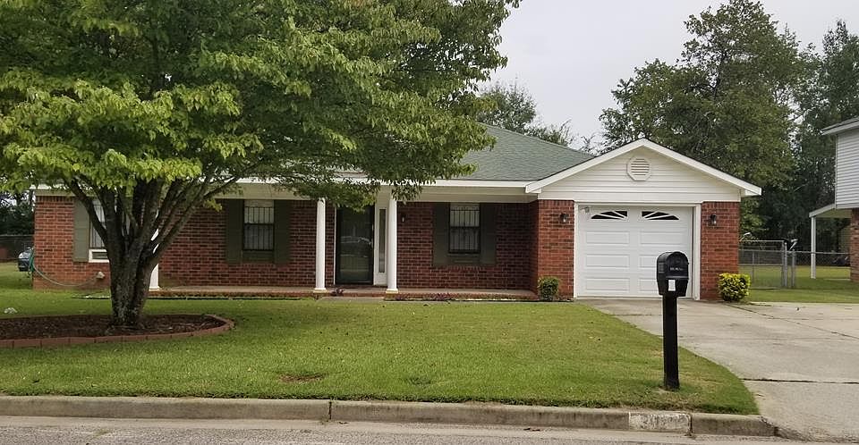 1st image of 3828 Woodlake Dr