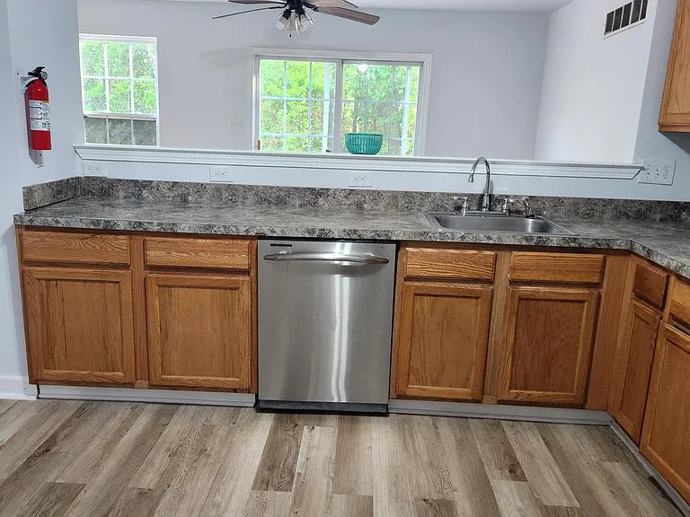 302 Hidden Dr — Photo 8