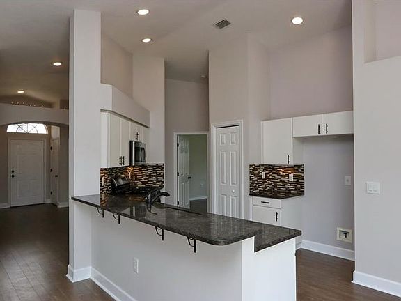2nd image of 30807 Tremont Dr
