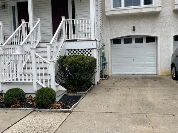 5 Crump Ln, Merchantville, NJ 08109
