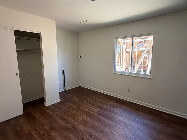 1524 Genessee Ave — Photo 6