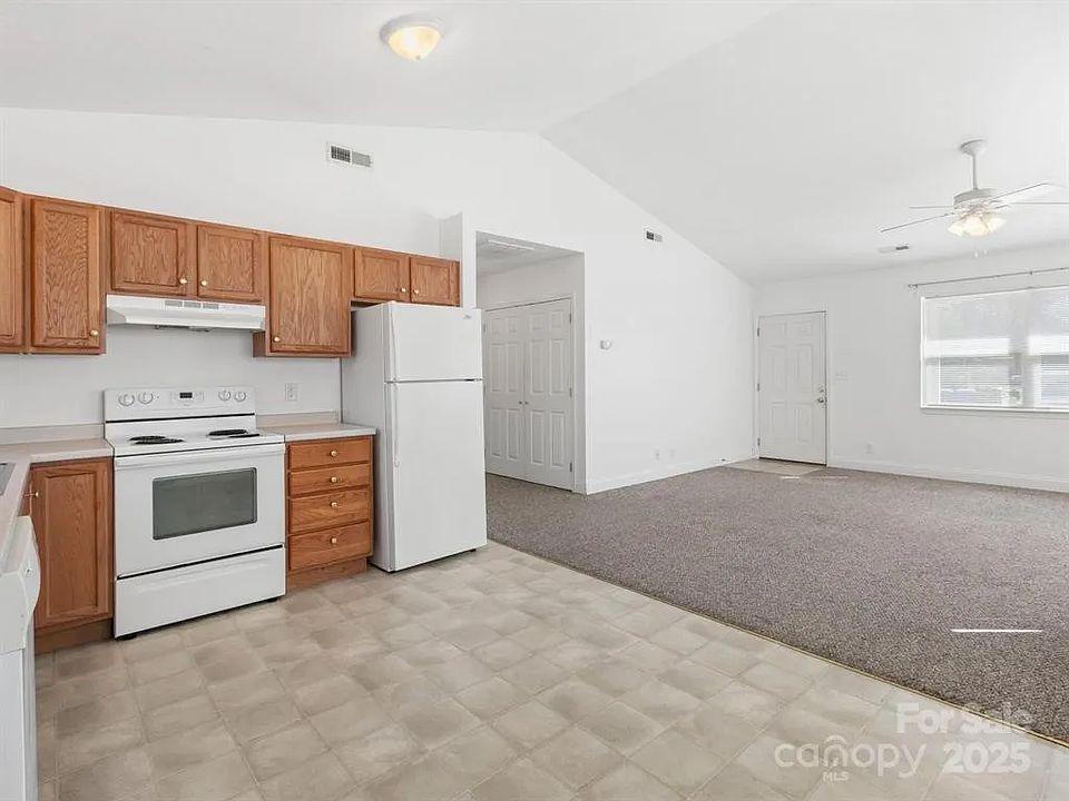 1st image of 835 3rd Ave W #A