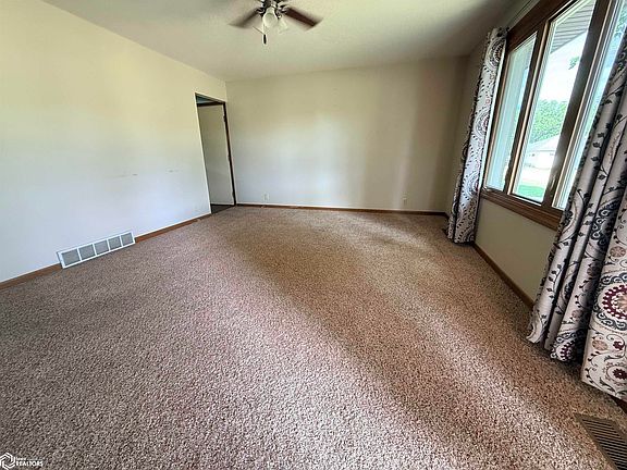 3rd image of 603 4th St SE