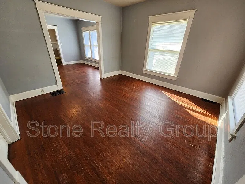 2 bed, 1.0 bath, $1,000 — Photo 2