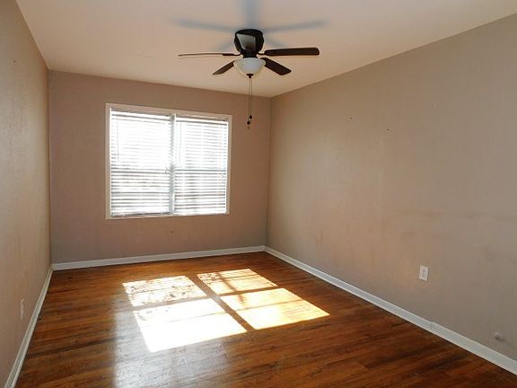 5th image of 208 E Elizabeth Ave
