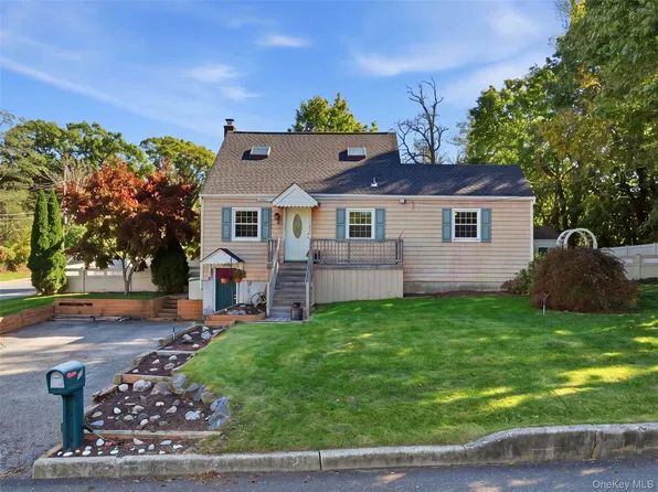 67 Rosewood Road, Kings Park, NY 11754