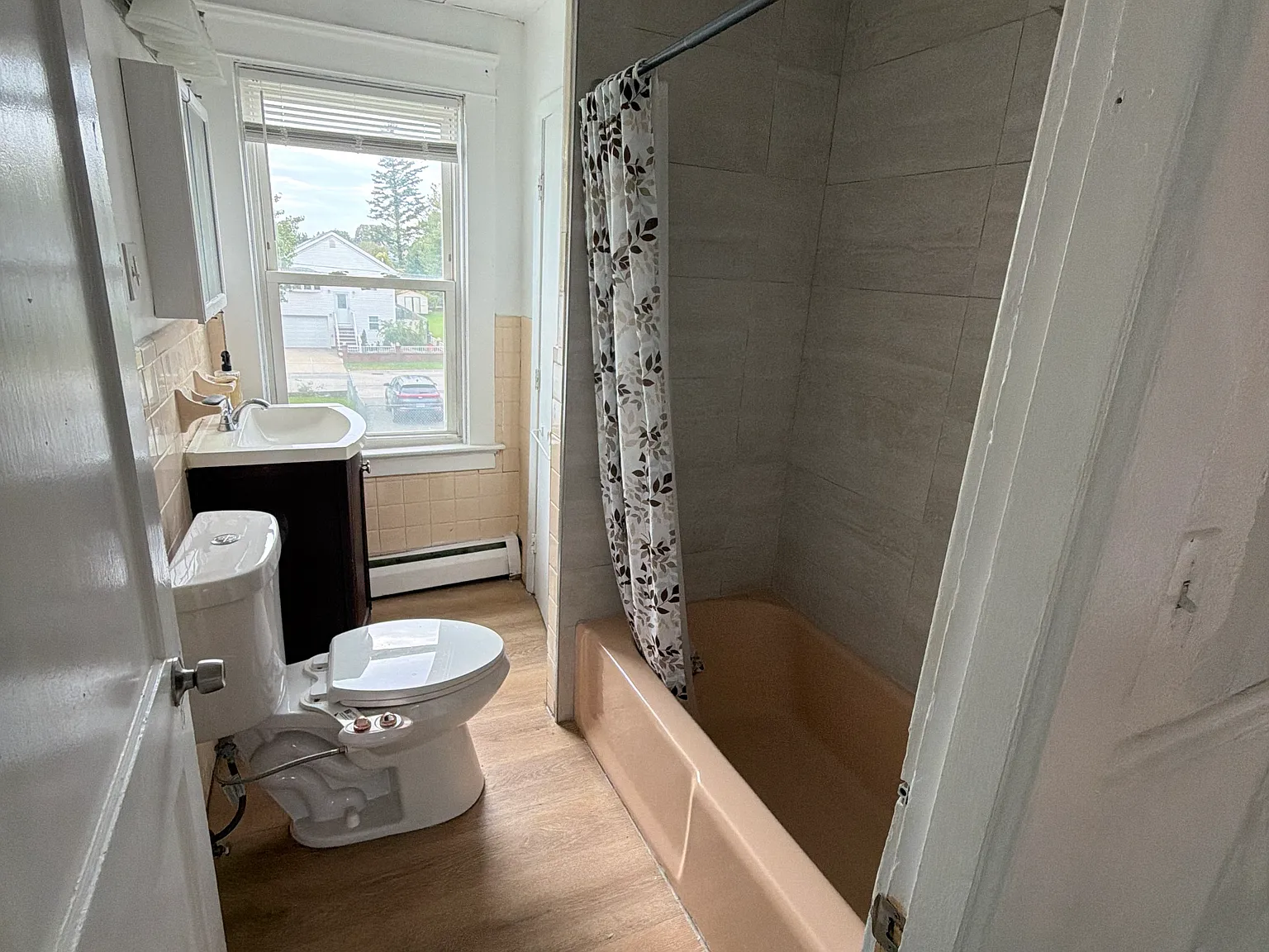 3 bed, 1200 sqft, $2,000 — Photo 3