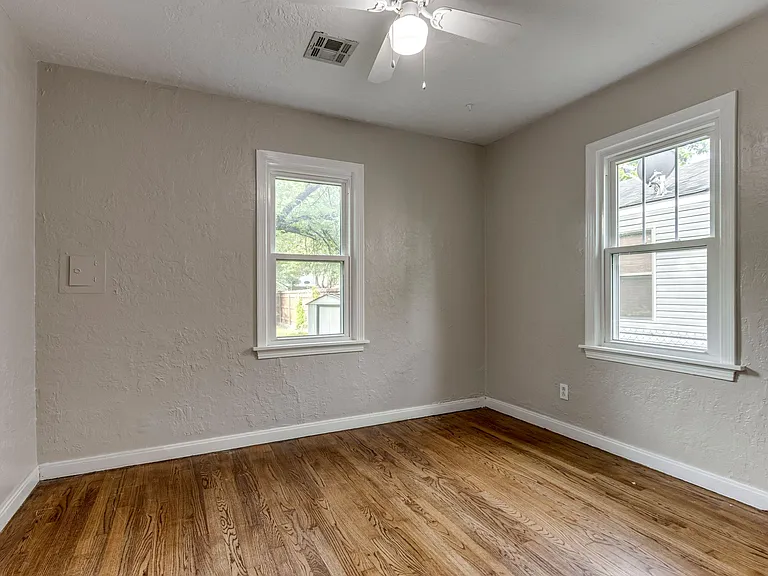 604 Iowa St — Photo 24