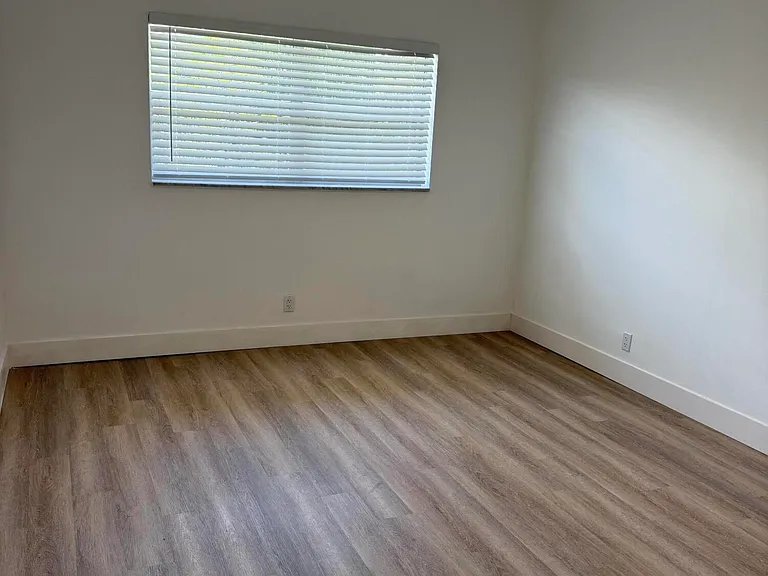 1400 NE 55th St #206 — Photo 15
