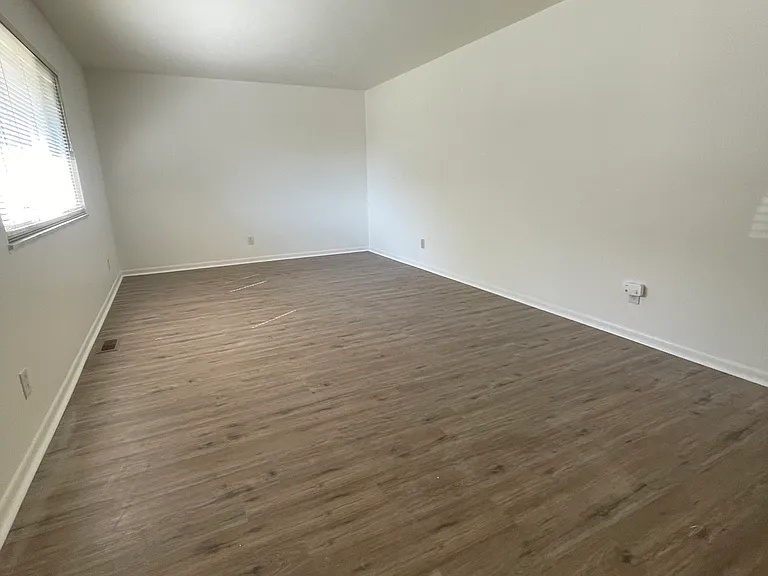 6124 Rosecrest Dr — Photo 3
