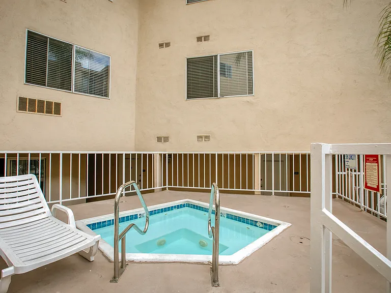West Hollywood Ritz — Photo 6