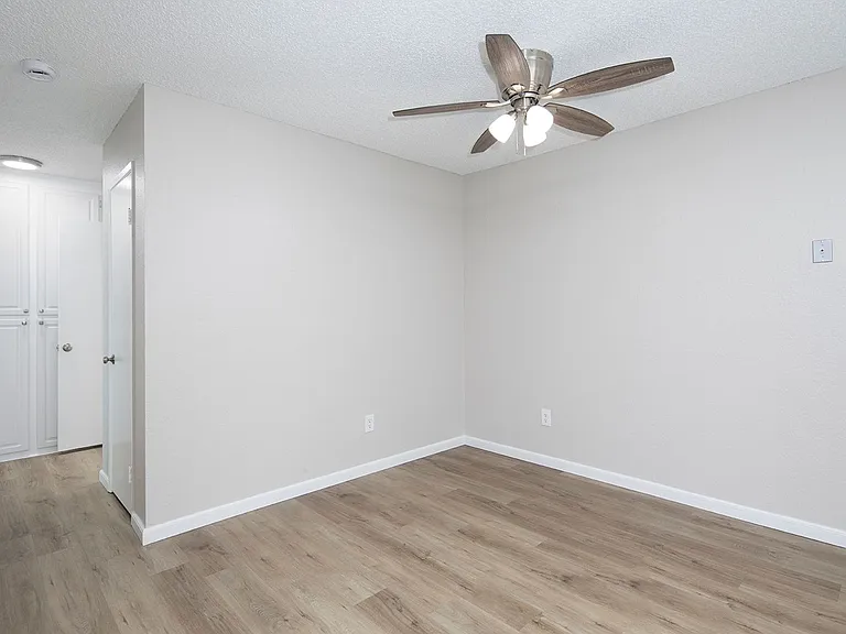 Wexford Manor Apartments — Photo 16