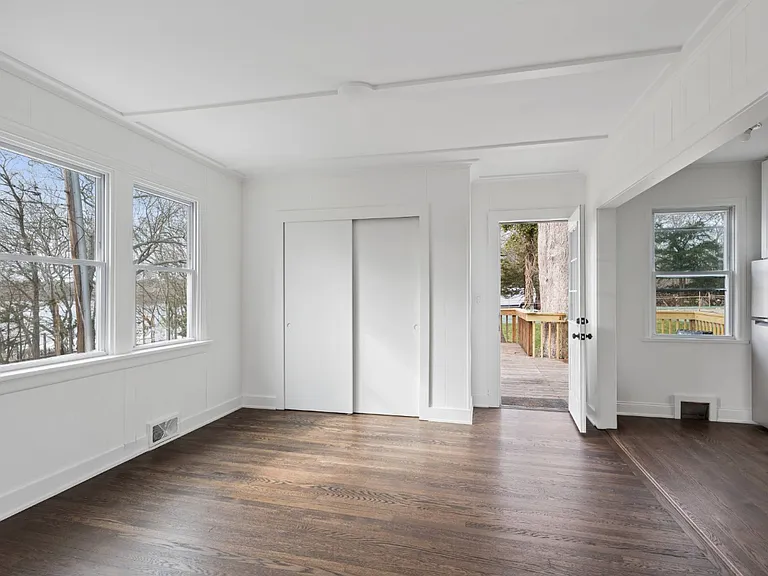 22 Lake Side Dr — Photo 6
