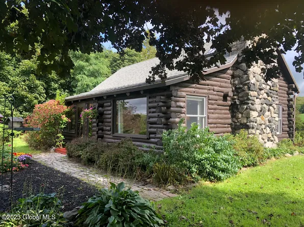 112 Tate Road, Hoosick Falls, NY 12090