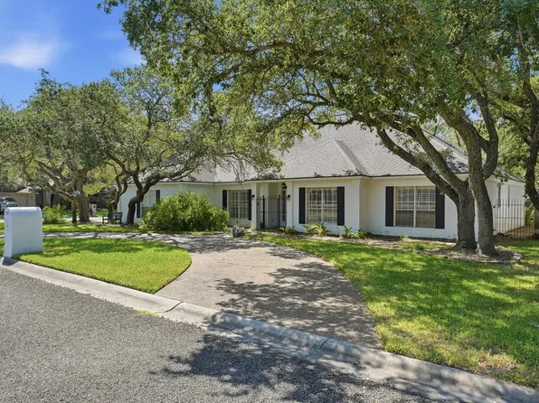 101 Peachtree Dr, Rockport, TX 78382