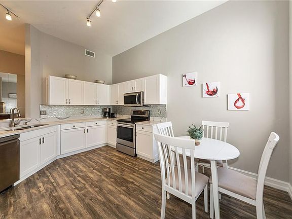 3rd image of 2571 Citrus Lake Dr APT 202