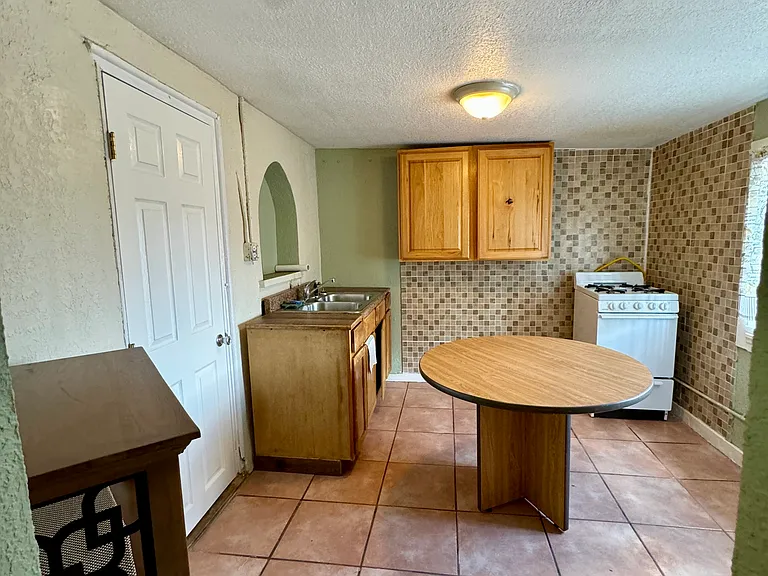 708 W Missouri Ave #B — Photo 5
