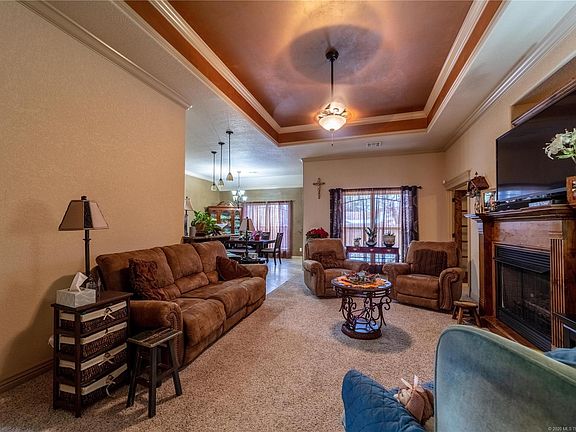 4th image of 827 Great Oaks Dr
