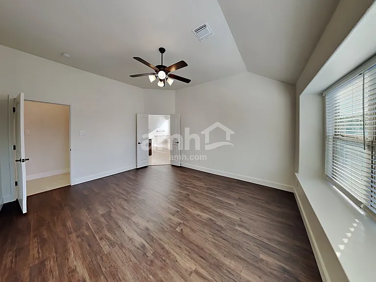 215 Buckskin Dr — Photo 9
