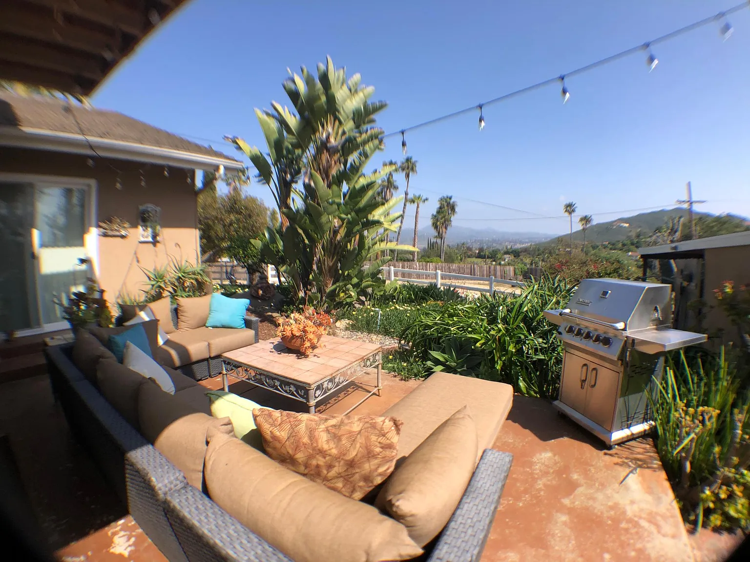 4 bed, 2.5 bath, 3500 sqft, $1,375 — Photo 4