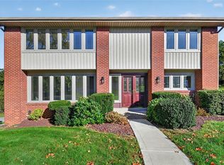 21 Scenic Dr, Coraopolis, PA 15108