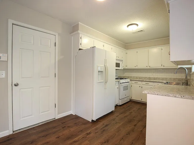 2010 W Toledo St — Photo 13