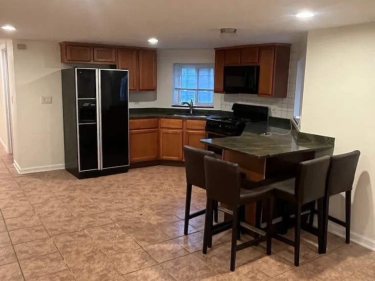 3029 N Haussen Ct — Photo 2