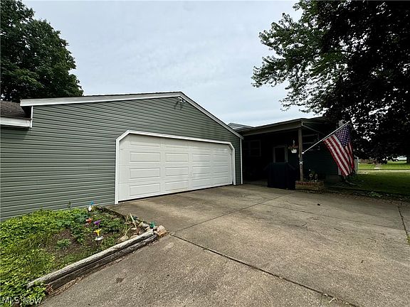 2nd image of 1004 Waugh Dr