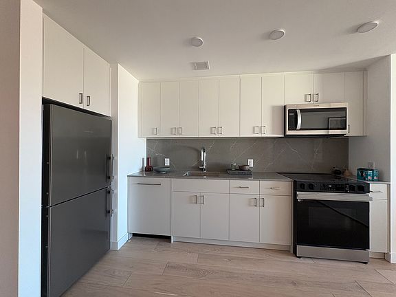 4th image of 233 50th Ave #E516