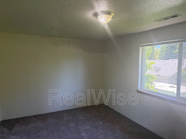 210 3rd St #B — Photo 13
