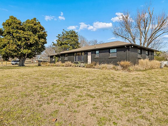 3rd image of 659 Devon Dr