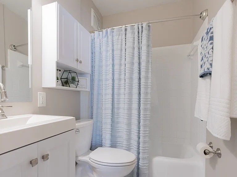Corporate One Bedroom - Bathroon