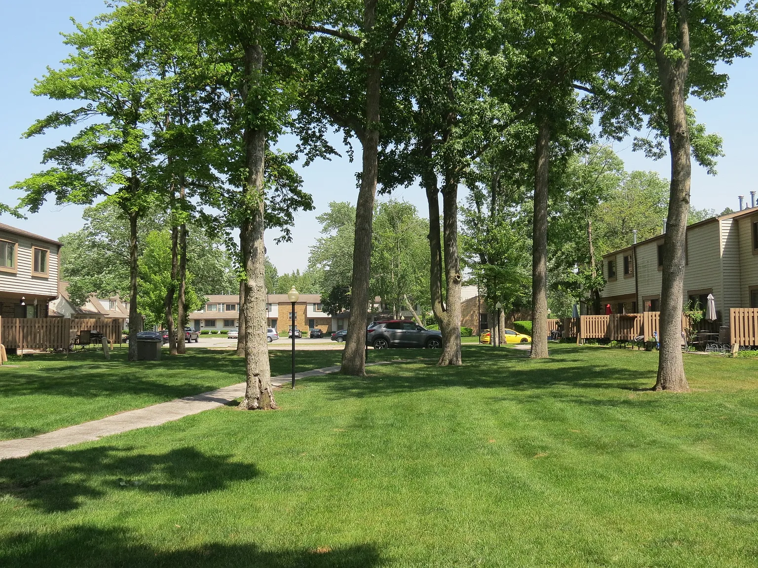 Forest Glen Townhomes — Photo 3