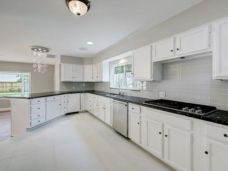 3605 Plumb St — Photo 9