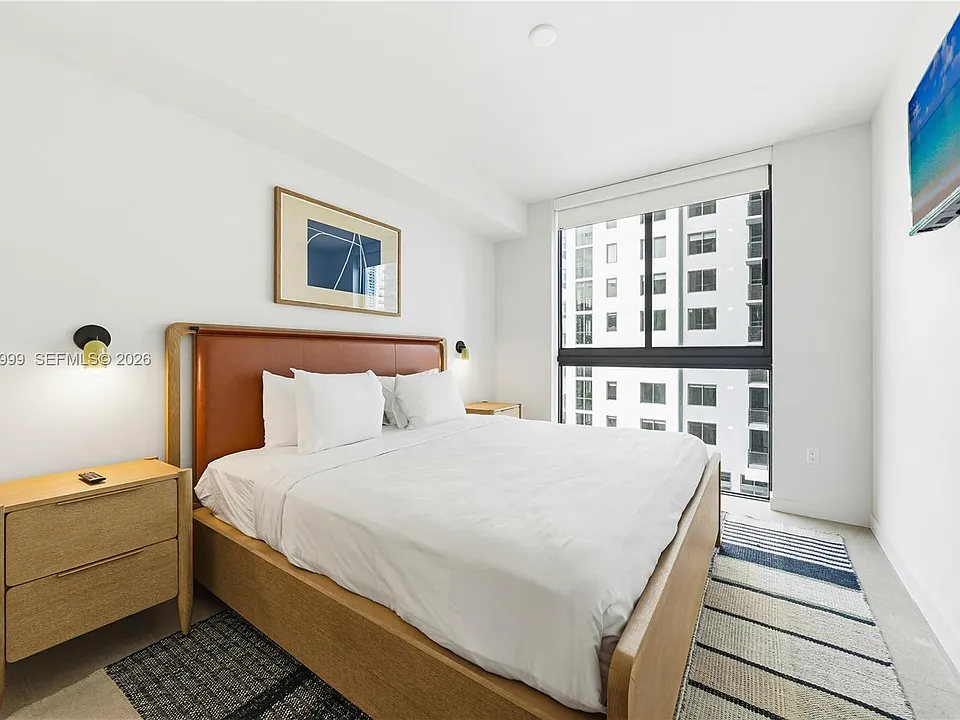 11 NE 6th St #1512