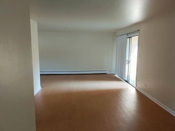 4th image of 1640 W Sherwin Ave APT 1B