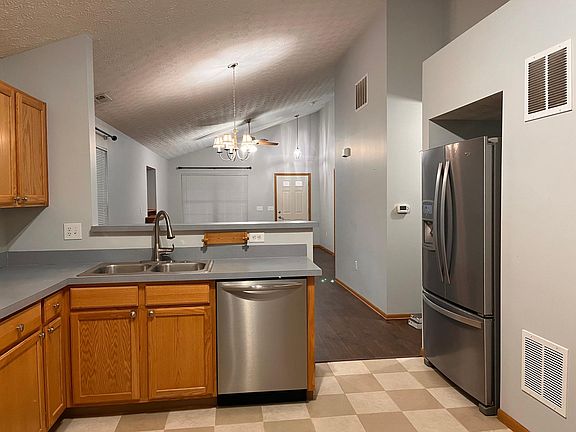 3rd image of 6010 Canyon Creek Dr