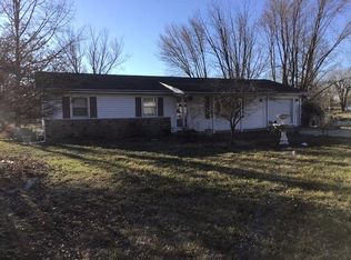 14093 N Parkland Ln, Mount Vernon, IL 62864