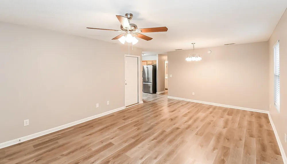 3 bed, 2.0 bath, 1155 sqft, $2,460 — Photo 3