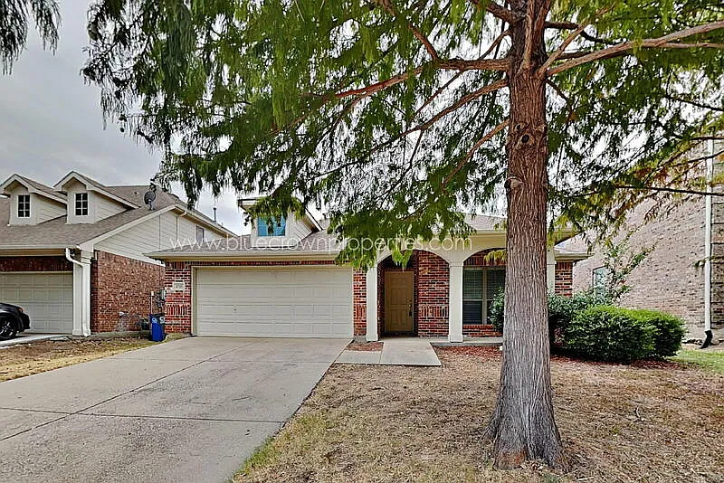 4 bed, 2.0 bath, 2110 sqft, $2,375 — Photo 1