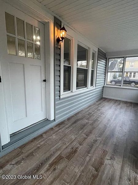 3rd image of 27 Cleveland Street