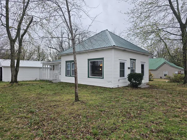 102 W Lee Street, Aurora, MO 65605