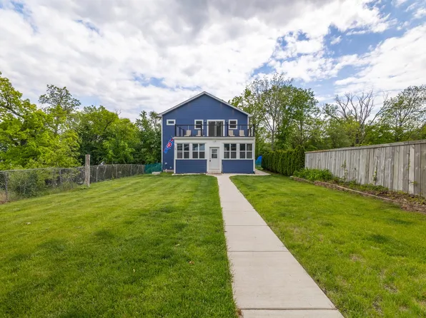 804 Oak Grove Rd, Johnsburg, IL 60051