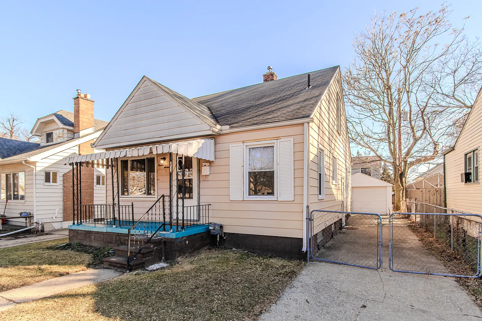 1216 E George Ave photo 1