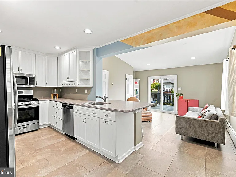 610 Woodcrest Ave — Photo 10