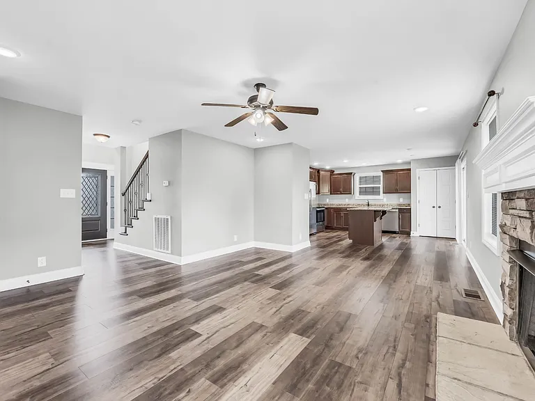 843 Crestone Ln — Photo 10