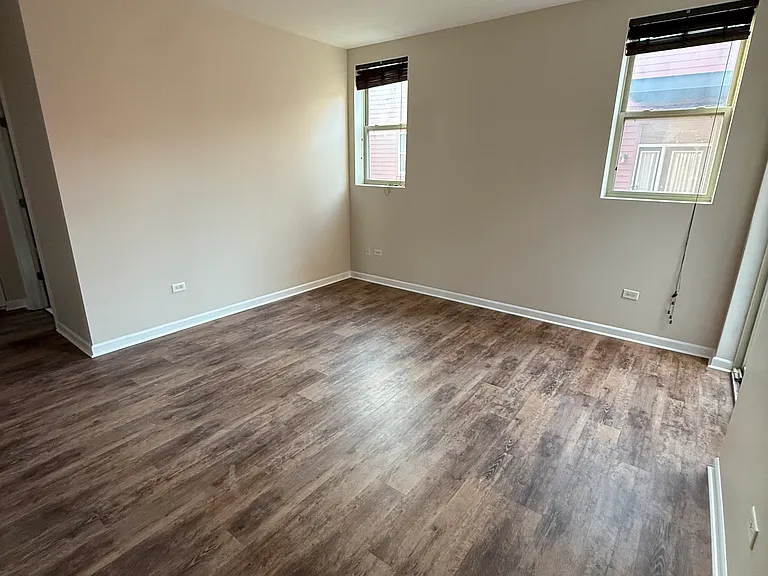 328 E 25th Pl #3W — Photo 9