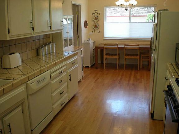 5th image of 860 Encino Dr